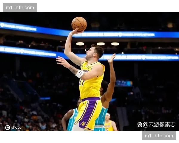 湖人詹姆斯东契奇需扛起进攻 戴维斯缺阵时内线防守面临考验